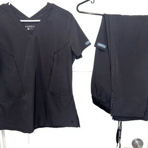 Med Couture “Peaches” Black Medium Scrub Set